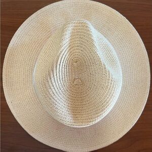 Straw hat with pink ribbon